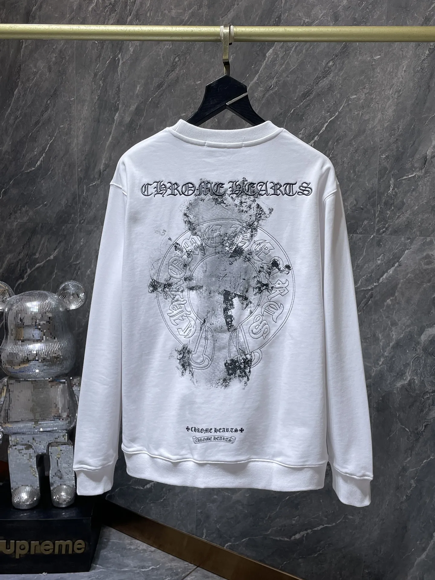 P216 Chrome Hearts Autumn and Winter 2025 Counter synchronization High-weight, environmentally friendly and high-quality top-quality fabrics Three-dimensional Sanskrit embroidered cross round neck sweatshirt Hand-painted dyeing and embroidery Counter synchronization 1:1 replica version Recommended color: black White Size: S, M, L, XL